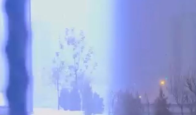 Şırnak'ta kar yağışı sırasında apartmana yıldırım düştü