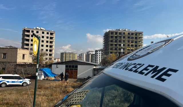 Soba borusunu sabitlemeye çalışırken 3 metre yükseklikten düşüp öldü