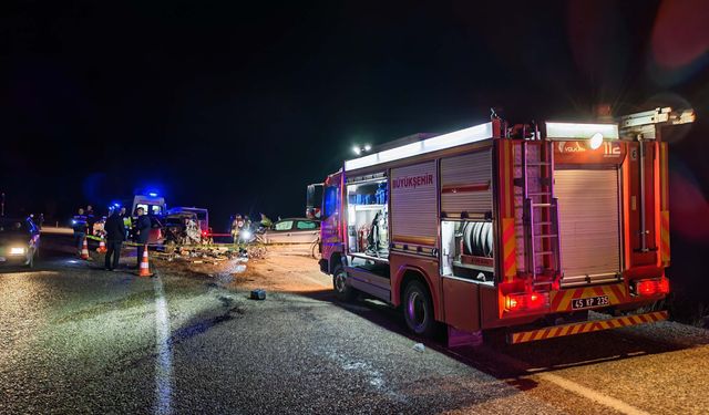 Tahliye edilen babasını almaya giderlerken kazada ölen Mehmet ile amca ve dedesi defnedildi
