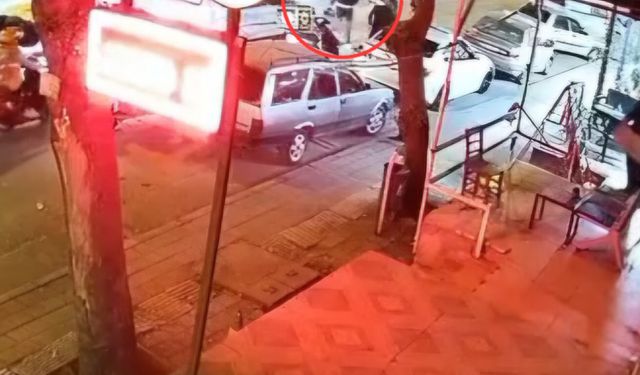 Trafik kavgasında motokurye, bıçaklanarak yaralandı; olay anı kamerada