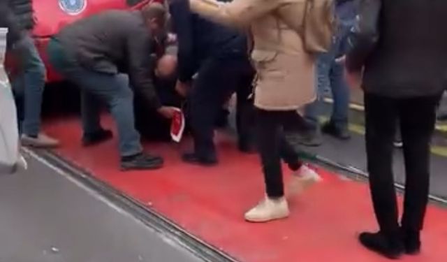 Tramvayın çarptığı yaya yaralandı