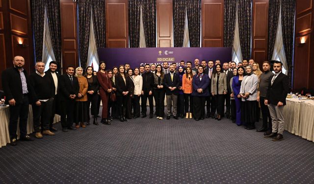 AK Parti'li Acar: Sadece gerçeği yansıtan gazeteciliğin yanında yer almayı sürdüreceğiz
