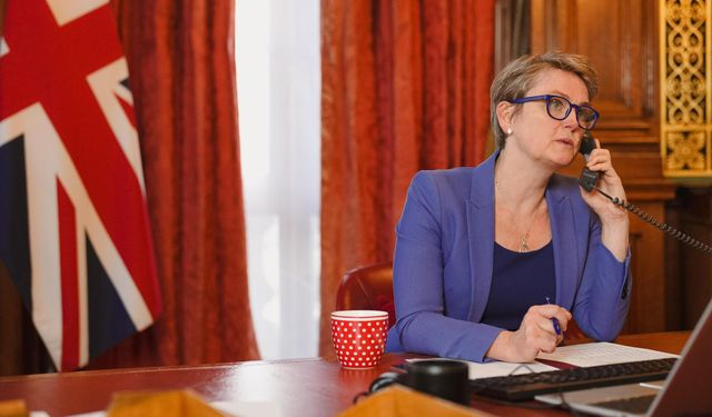 Arakçi'den İngiltere'ye İran'ın iç işlerine müdahale etmeme çağrısı