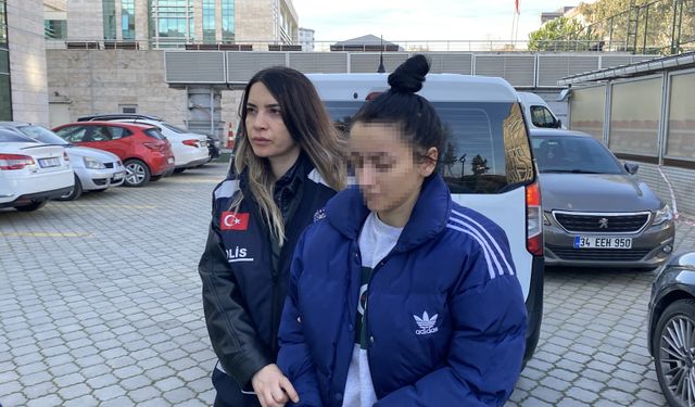 Arkadaşlarını elektrik süpürgesinin demiriyle dövüp, telefonunu gaspeden 2 kadına gözaltı