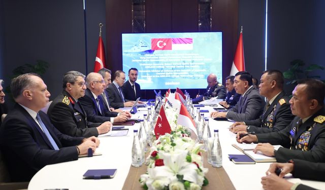 Bakan Güler, Endonezyalı mevkidaşı ile ASELSAN'ı ziyaret etti