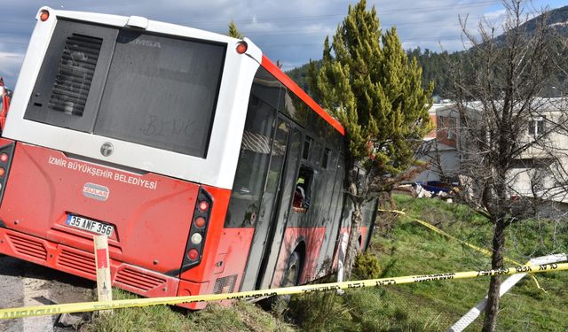 Belediye otobüsü ile minibüs çarpıştı: 1 ölü, 1'i ağır 8 yaralı