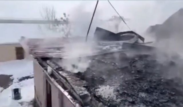 Diyarbakır'da okulun çatısı yandı