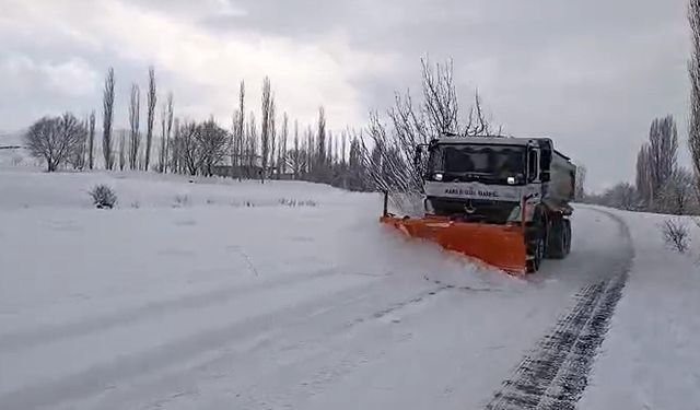 Doğu'da 2 bin 851 yerleşim biriminin yolu kapandı