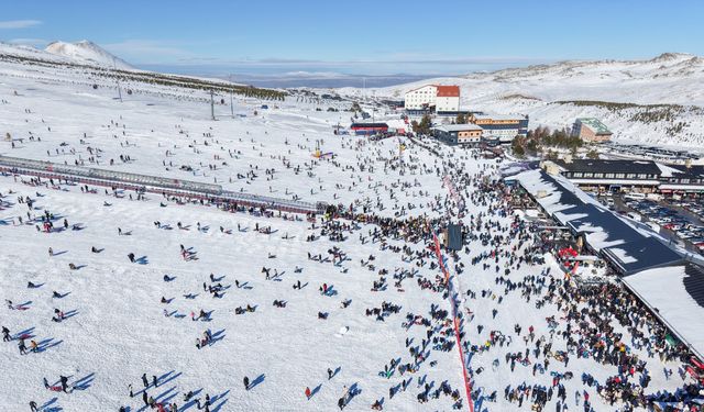Erciyes Kayak Merkezi'nde hafta sonu yoğunluğu/Ek fotoğraflar