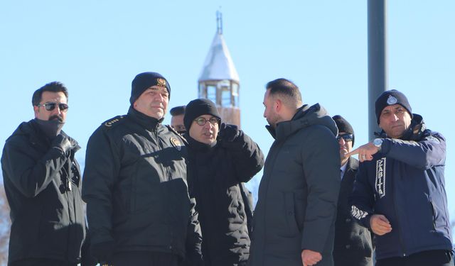 Erzurum'da suç önleyici faaliyet kapsamında metruk binalar yıkılıyor