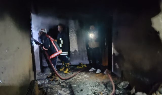Evde gaz sıkışması sonucu meydana gelen patlamada ölen nine ve 2 torunu toprağa verildi