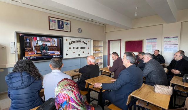 Felsefe öğretmeni Mehmet Yıldız meslekteki 42'nci yılında törenle uğurlandı