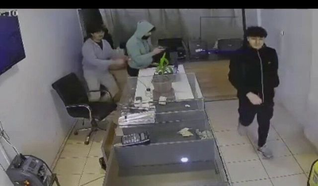 Hatay'da silahlı kuyumcu soygunu: 3 dakikada 3 kilo altınla kaçtılar