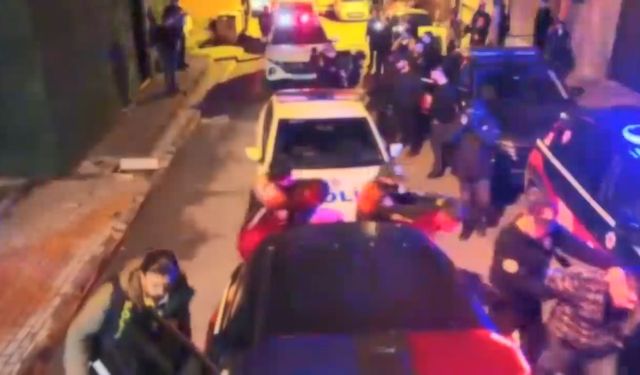 İstanbul - Avcılar'da uyuşturucu operasyonu: Evde sokağı izlemek için kamera sistemi kurmuşlar