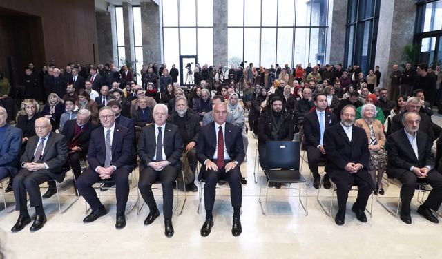 İstanbul - Bakan Ersoy 'Mehmed Şevki Efendi-Mushaf-ı Şerif' kitap tanıtım programına katıldı