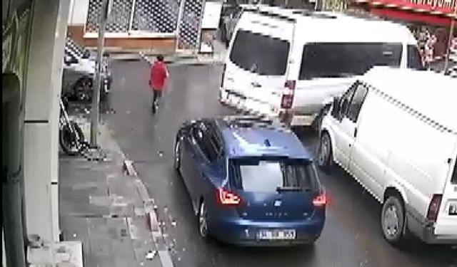 İstanbul - Bayrampaşa'da ambulansın geçişi için trafiği durduran otizmli Ömer: Siren sesi duydum, yolu kapattım