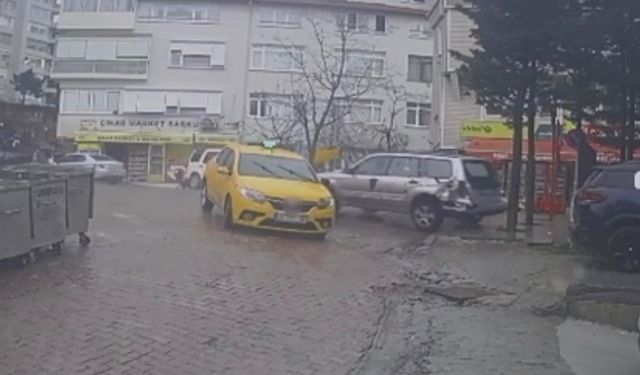 İstanbul-Beşiktaş'ta fren yerine gaza bastı; önce araçlara ardından binaya çarptı