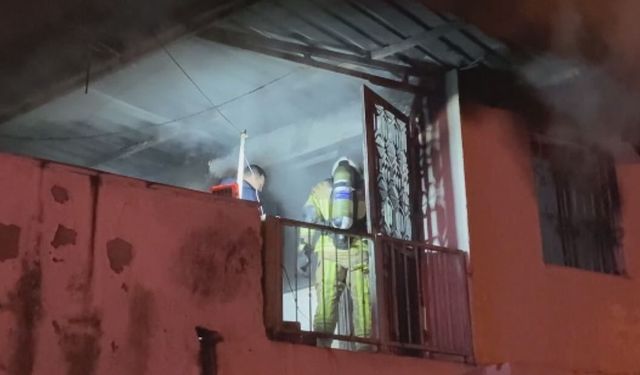 İzmir'de 2 katlı evde yangın: 1 ölü