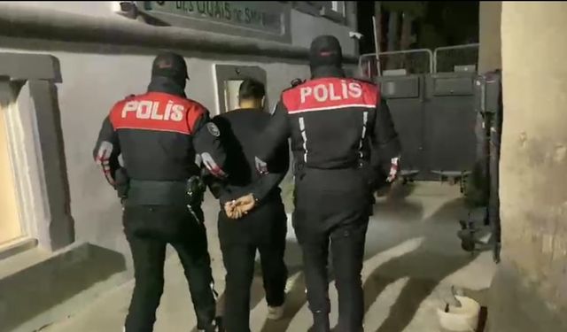 İzmir'de 21 yıl 8 ay hapis cezası ile aranan firari hükümlü yakalandı