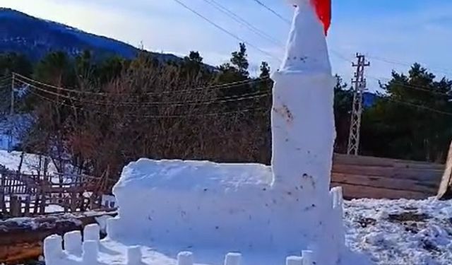 Kardan Kız Kulesi önünde çay keyfi