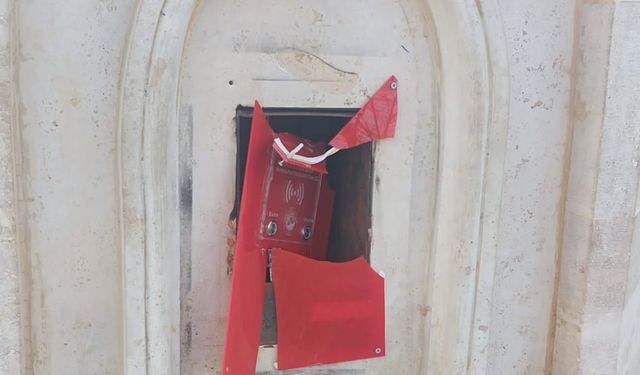 Kartlı sisteme geçilen hayır çeşmesine zarar verdiler