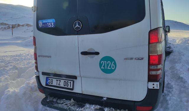 Kayseri'de yolcu minibüsü ile ticari taksi çarpıştı: 1'i ağır 16 yaralı