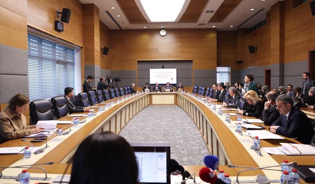 Komisyonda sunum yapan Prof. Dr. Gönültaş: Aileye bağlılık düştükçe çocukların suça karışma düzeyi artıyor