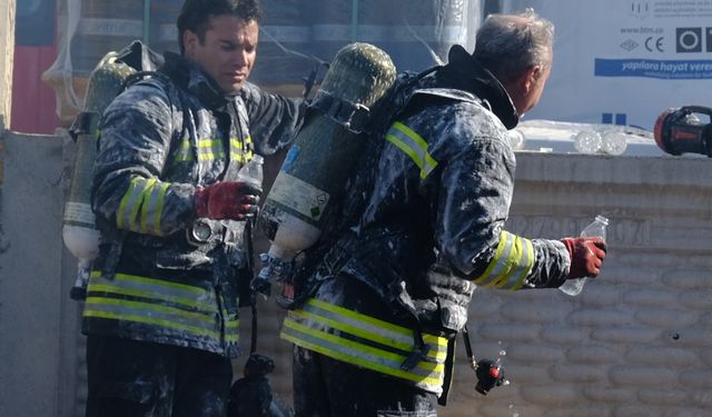 Konya'da fabrika deposu yandı; siyah duman gökyüzünü kapladı