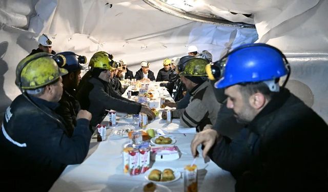 Manisa Valisi Özkan, yeni yıla madencilerle yer altında girdi