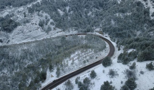 Manisa'nın yüksek kesimlerinde kar yağışı etkili oldu