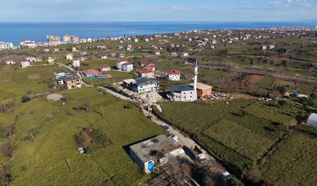 Minarenin kontrollü yıkımı kamerada