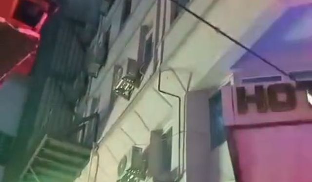 Otelde çıkan yangında 10 kişi dumandan etkilendi