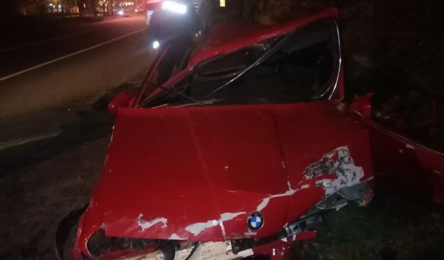 Otomobil bariyere çarptı, sürücü ağır yaralandı