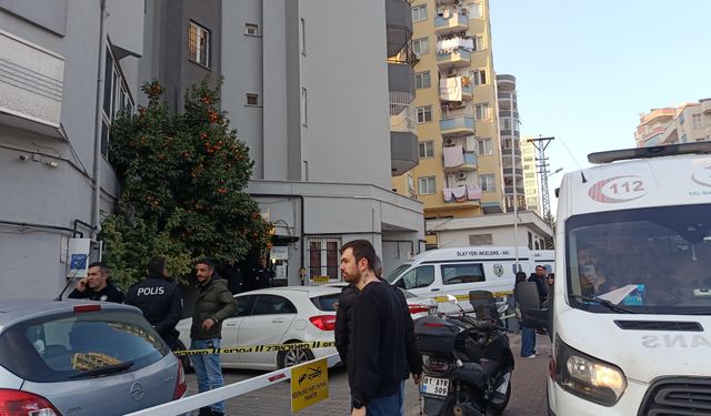 Parasını ödediği evi alamayınca müteahhidin oğlunu öldürüp, yaşamına son verdi