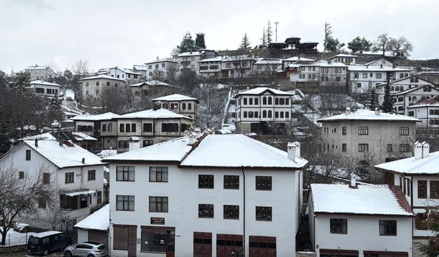 Safranbolu'nun tarihi konakları karla kaplandı