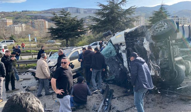 Samsun'da 4 aracın karıştığı kaza; 1 ölü, 3 yaralı