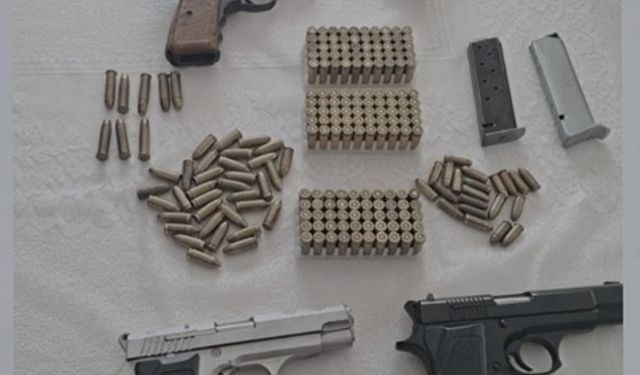 Silah kaçakçılığı operasyonunda baba ve oğluna gözaltı