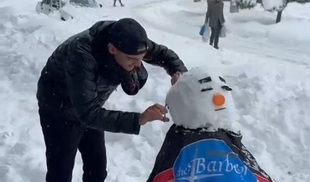 Şırnak'ta kuaför, kardan adamı tıraş etti