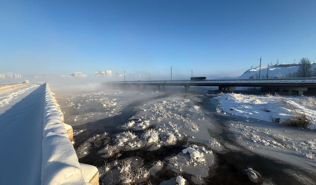 Sivas eksi 19'u gördü, Kızılırmak buz tuttu (2)