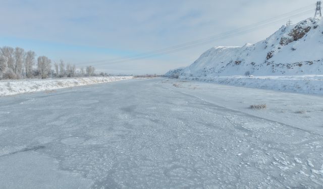 Sivas eksi 19'u gördü, Kızılırmak buz tuttu / Ek fotoğraflar