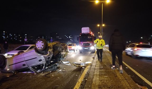 Takla atan otomobil, taksiyle çarpıştı; 3 yaralı