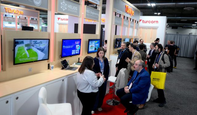 TBMM Sanayi Komisyonu Başkanı Varank, CES 2026'da stant açan Türk girişimcileri ziyaret etti