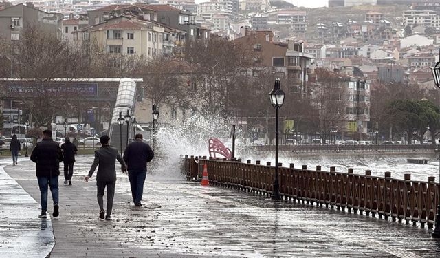 Tekirdağ'da fırtına; eğitim uçuşları iptal edildi, balıkçılar denize açılamadı (2)