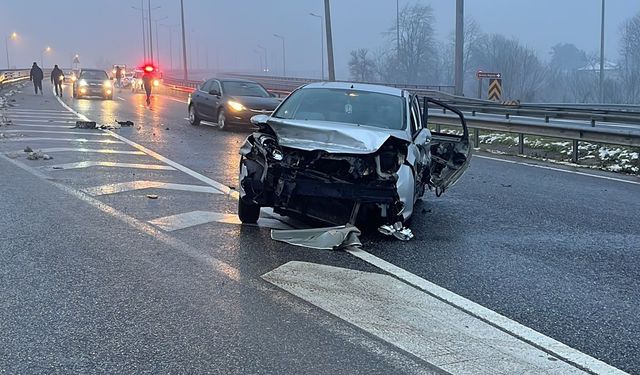 Ters yönde ilerleyen otomobil, kazaya neden oldu; o anlar kamerada