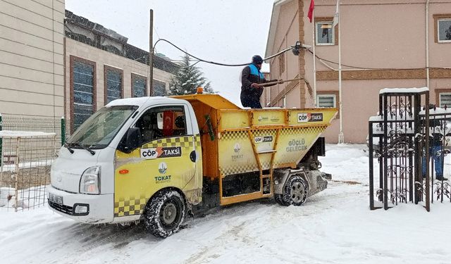 Tokat'ta kar mesaisi iki vardiya halinde aralıksız sürüyor