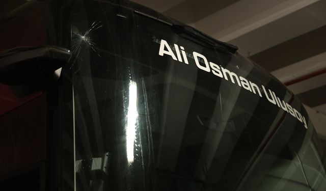 Trabzonspor takım otobüsüne Antalya'da taşlı saldırı / Video eklendi