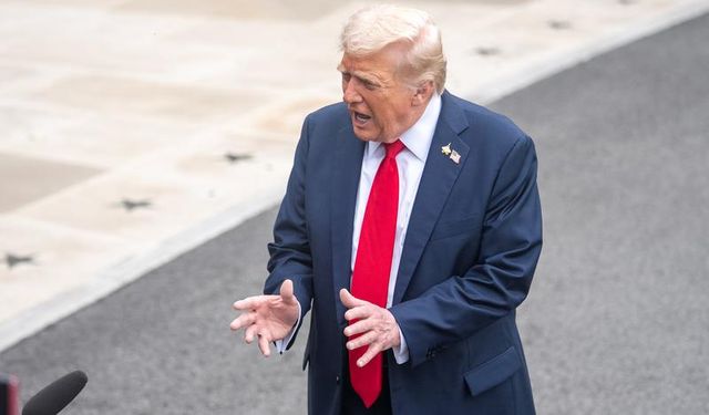 Trump, İran ile iş yapan ülkelere yüzde 25 gümrük vergisi getirdi