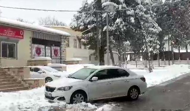 Yakıtları biten otomobillerini iterken ATV çarptı: 1 ölü, 4 yaralı