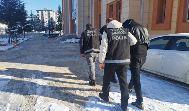 Yastıktan taş kokain çıktı; 1 tutuklama