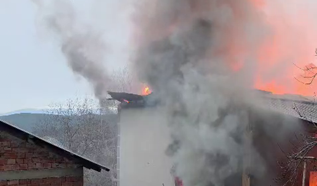 2 katlı ev, alev alev yandı